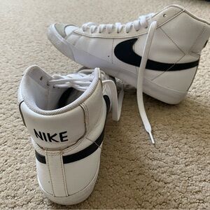 Nike Blazer Mid 77 Big Kids 5.5 (fits women’s 7)